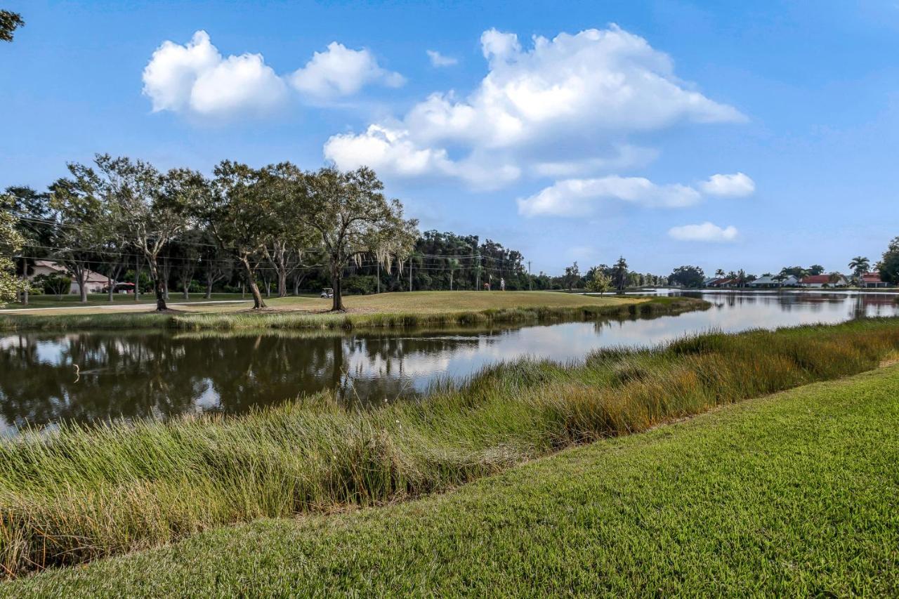 Cross Creek Lakeside Hotel Fort Myers Exterior photo