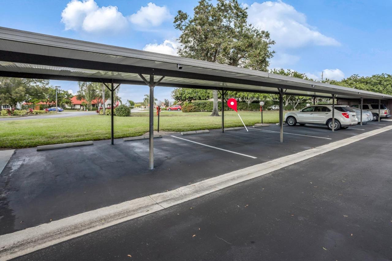 Cross Creek Lakeside Hotel Fort Myers Exterior photo